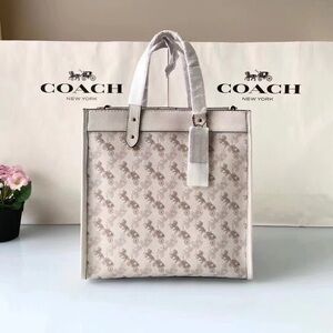 Coach Field Tote With Horse And Carriage Print- Chalk White (89143)
